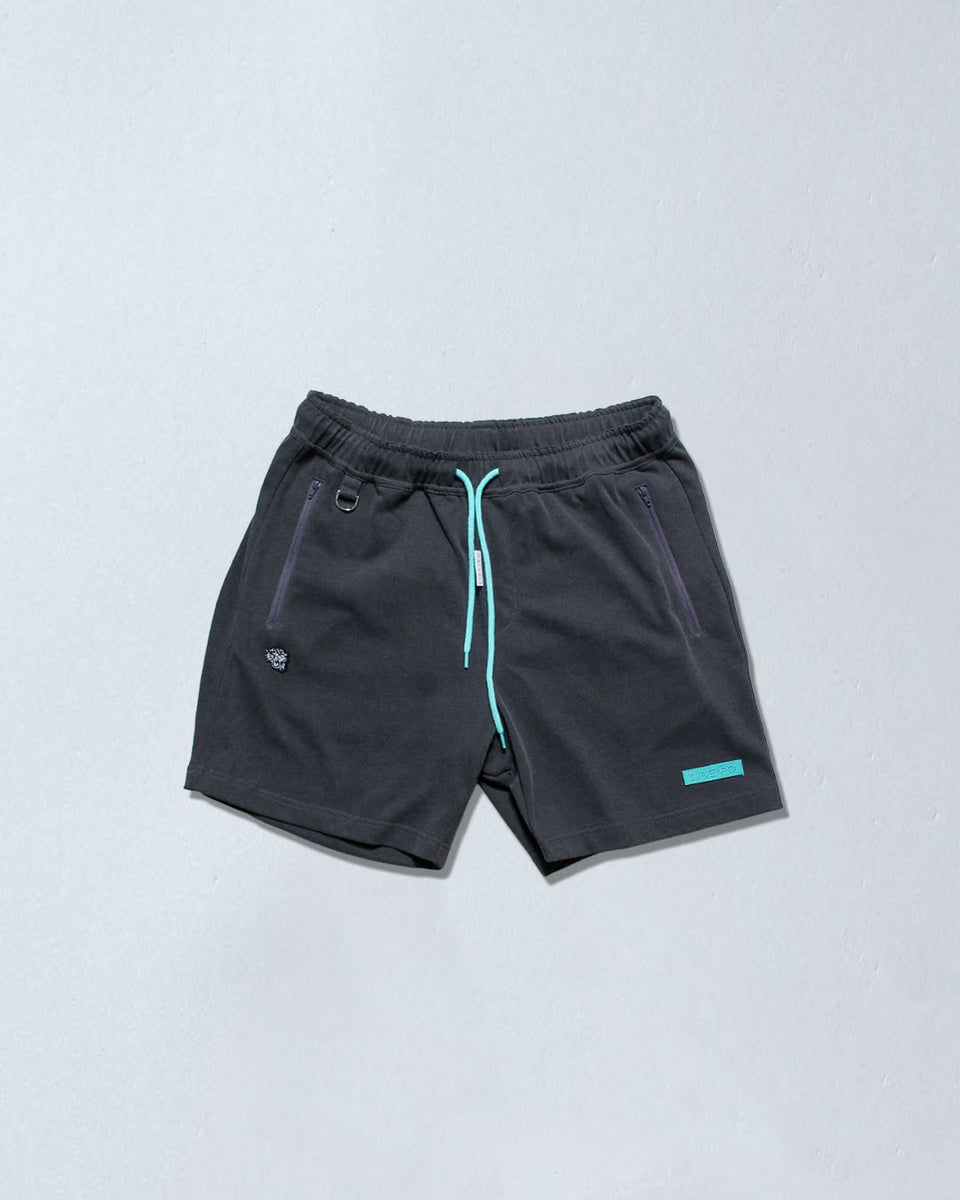 レザーパッチショーツ – LIBEIRO