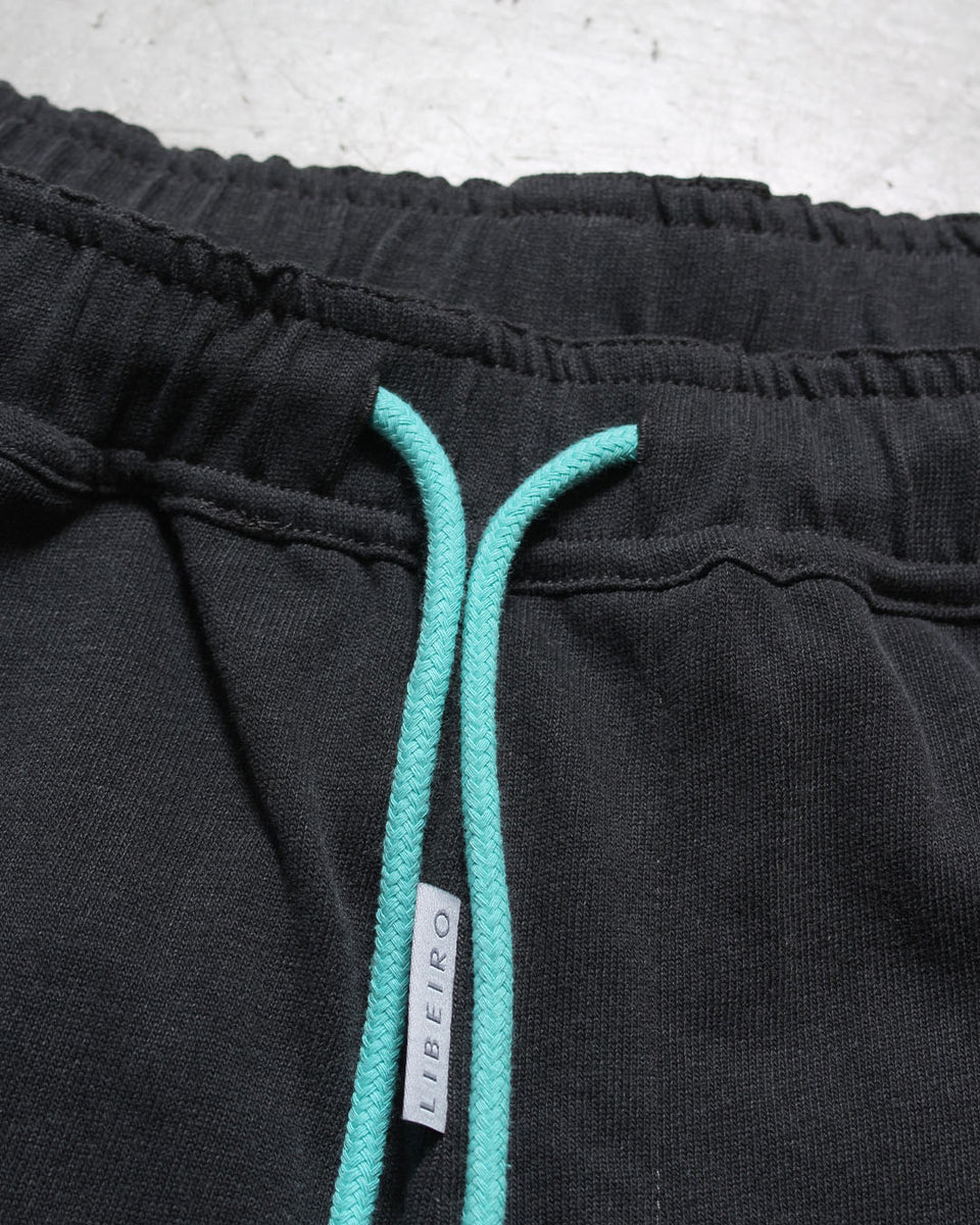 LIBEIRO レザースラックス　即完売品 LIBEIRO レザースラックス 即完売品 LIBEIRO レザースラックス