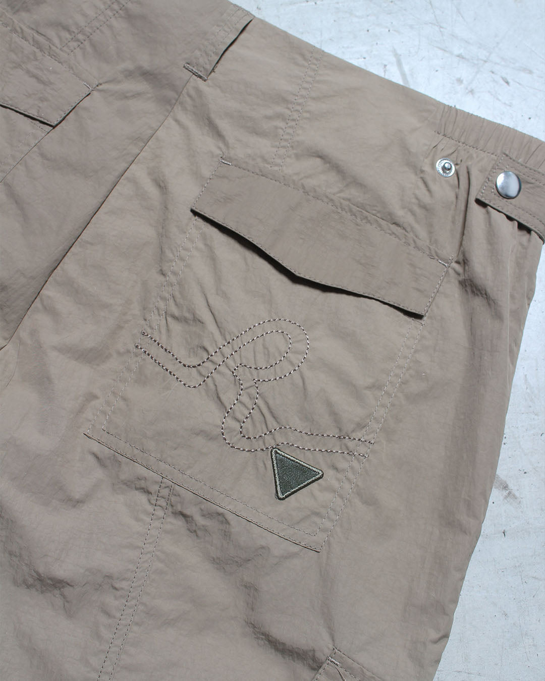 ナイロンメッシュパンツ – LIBEIRO