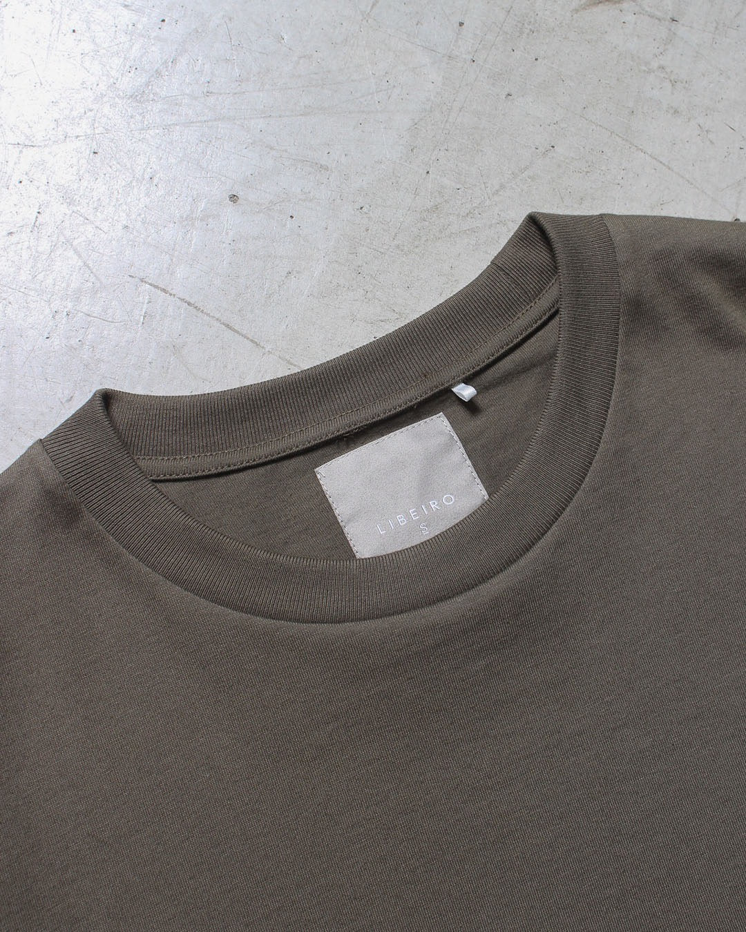サインロゴTシャツ – LIBEIRO