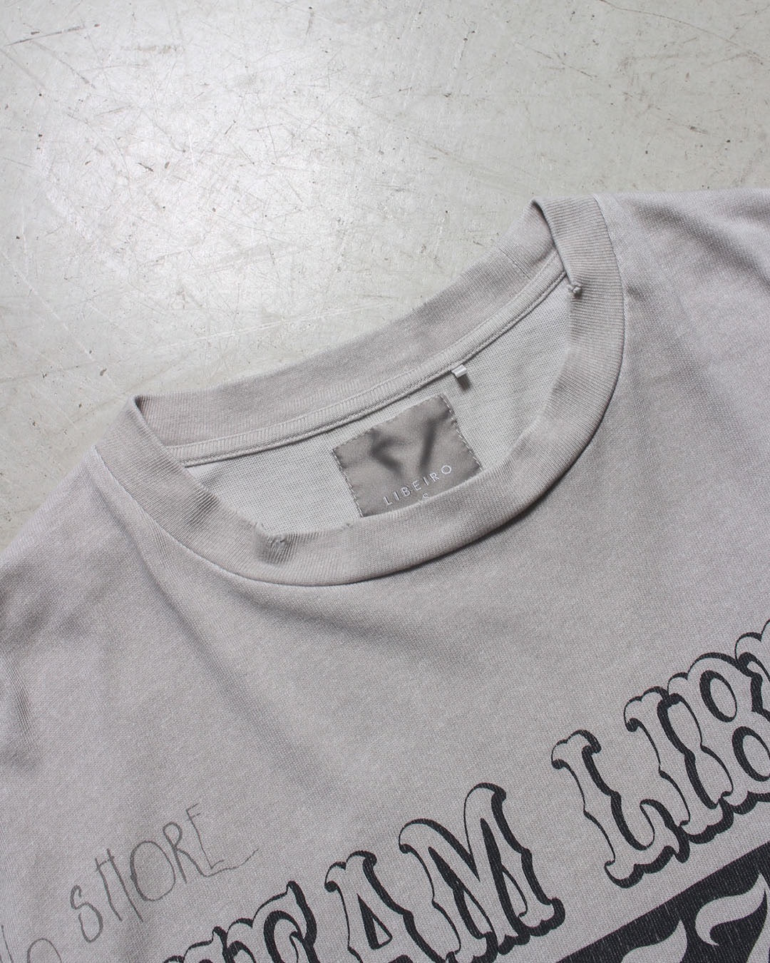 ダメージTシャツ – LIBEIRO