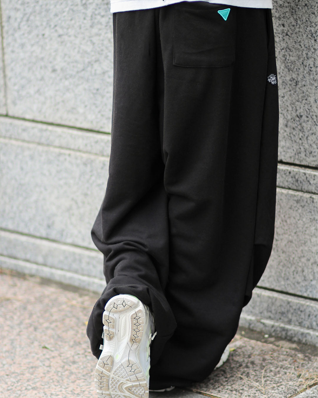 ワイドスウェットパンツ