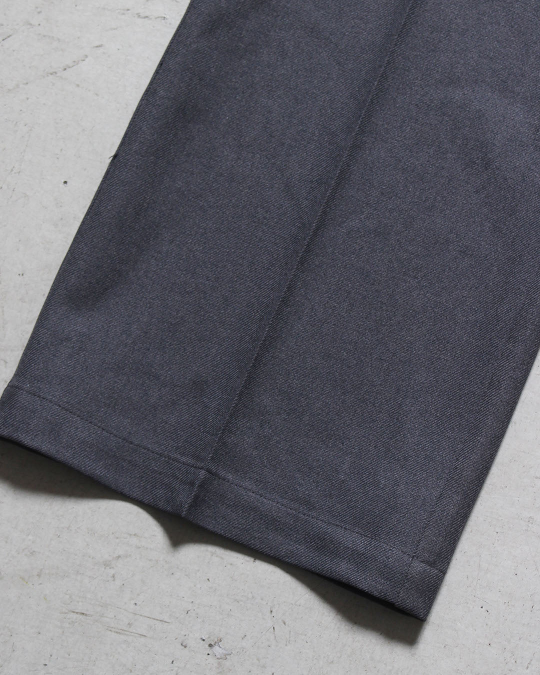 ストレートドレススラックス