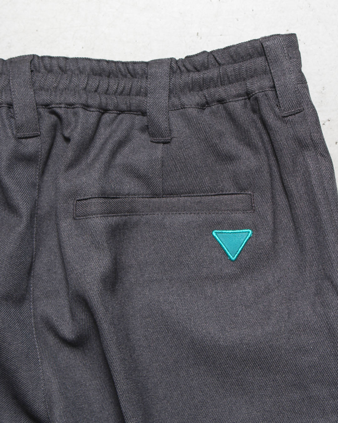 ストレートドレススラックス