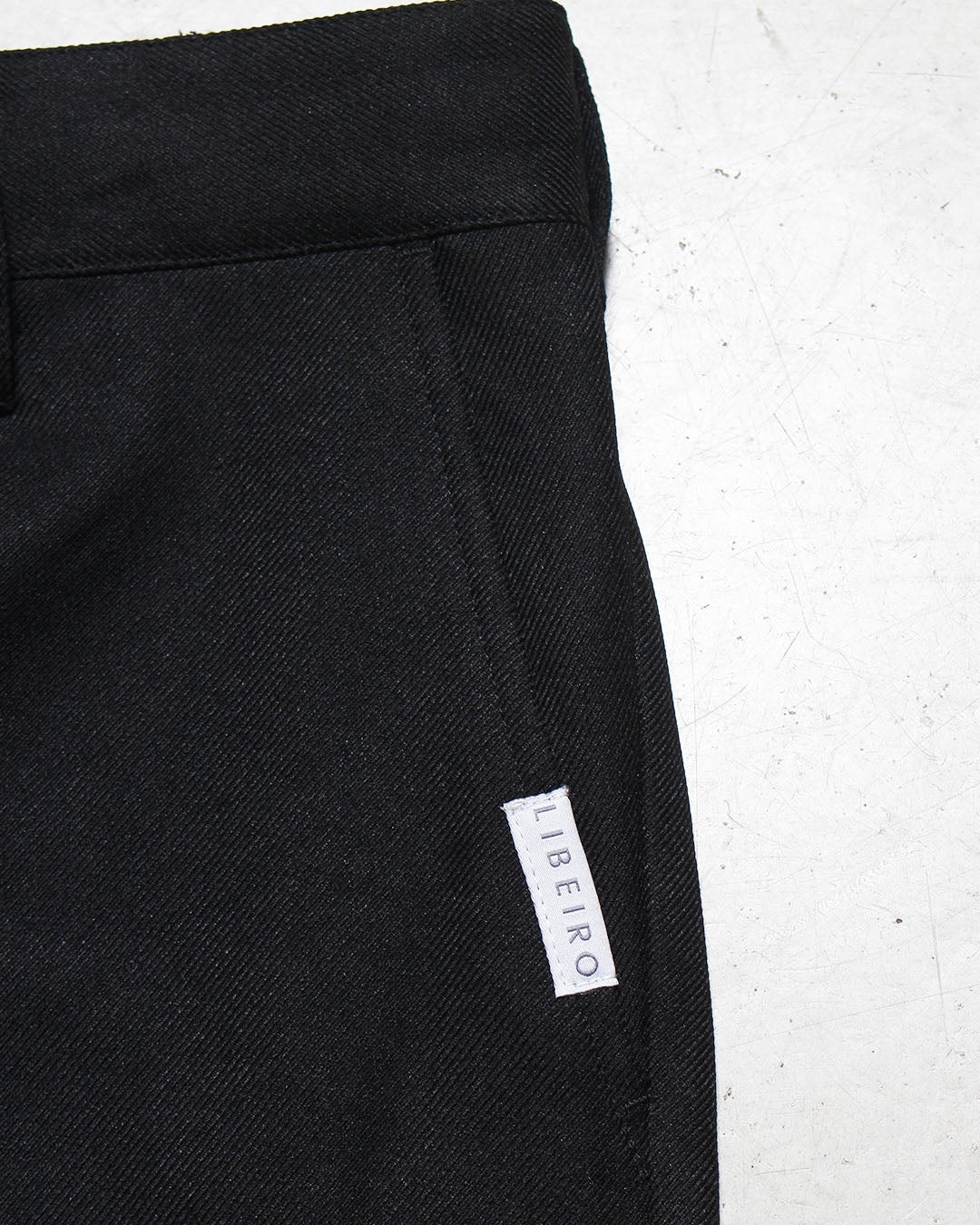 ストレートドレススラックス