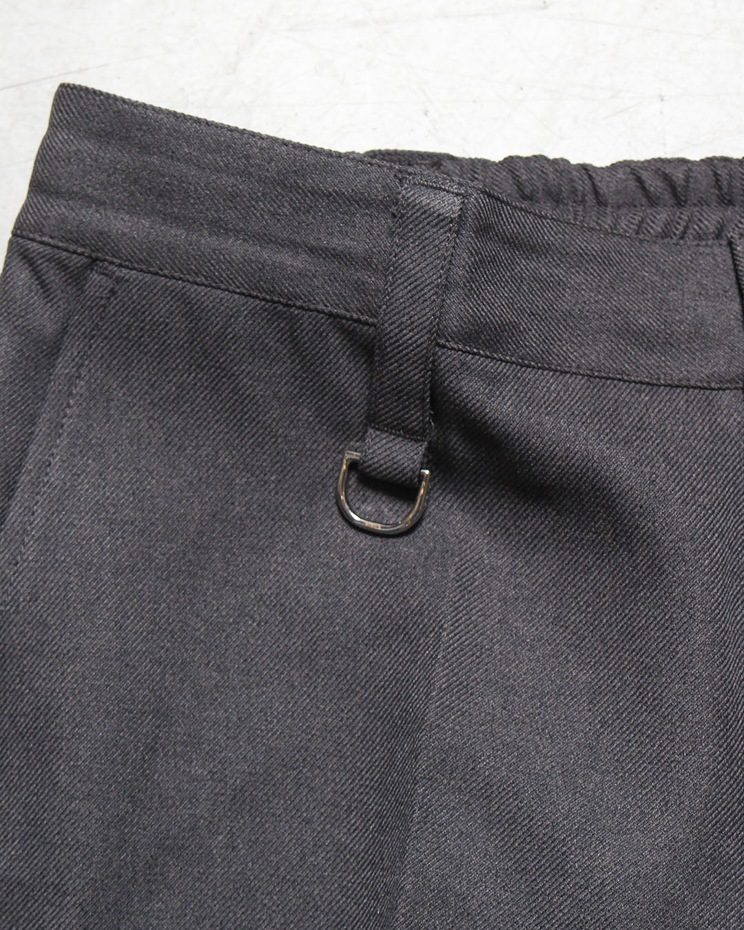 ストレートドレススラックス