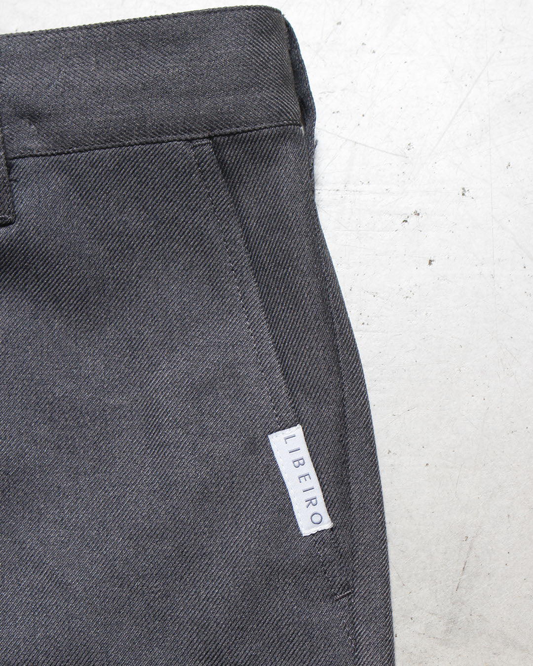 ストレートドレススラックス