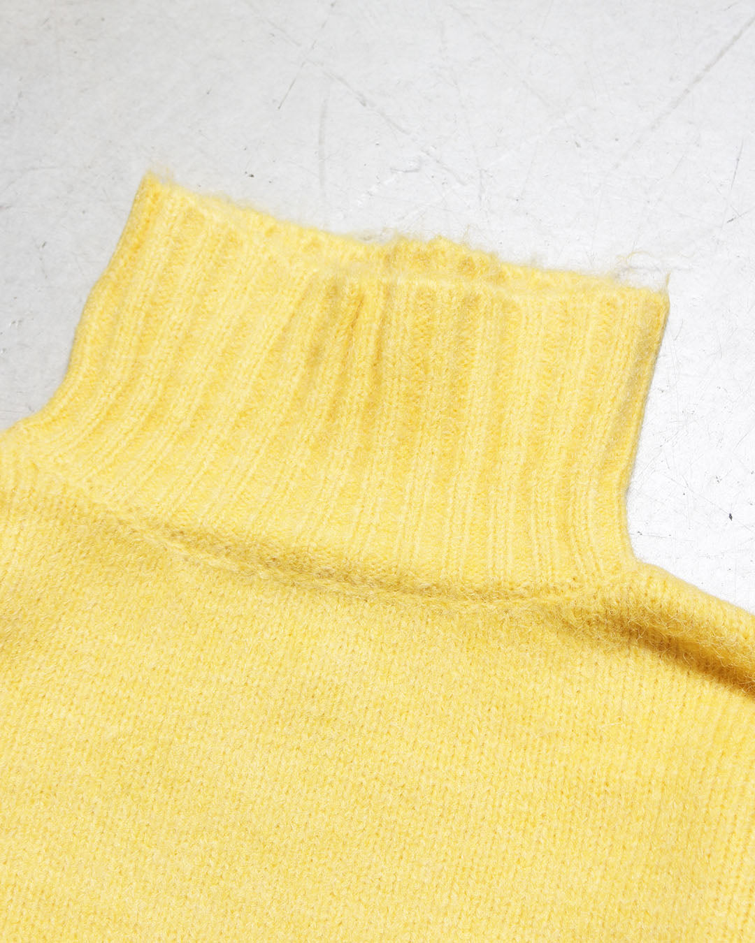 タートルネックニットセーター