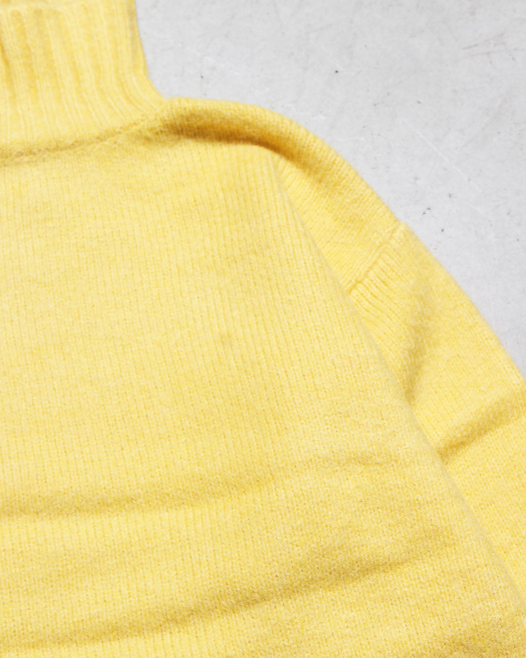 タートルネックニットセーター