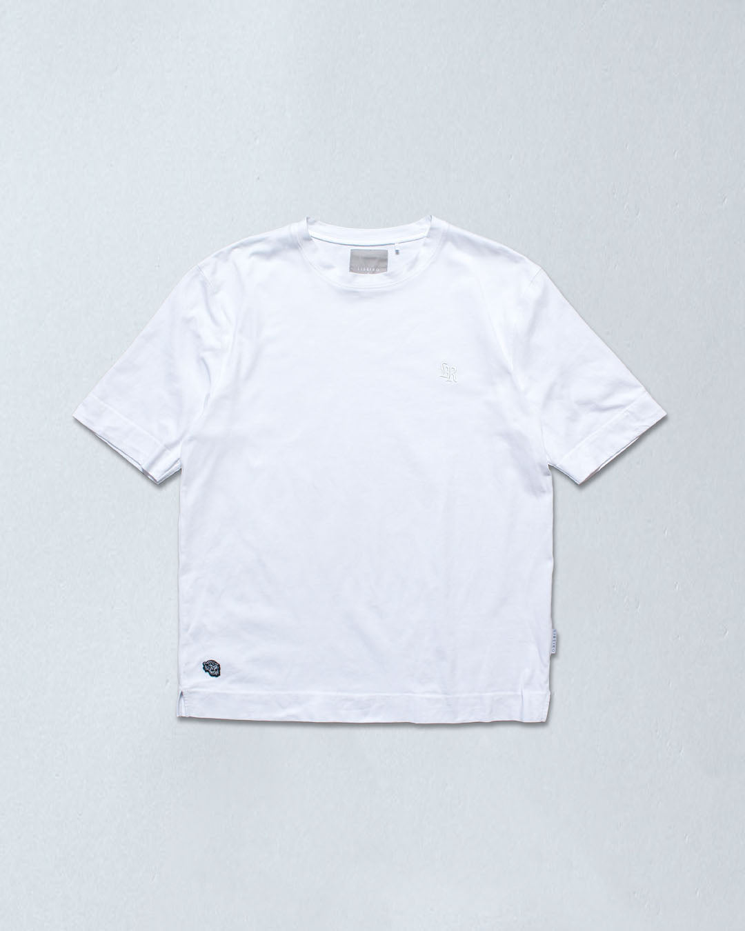 ワンポイントロゴTシャツ