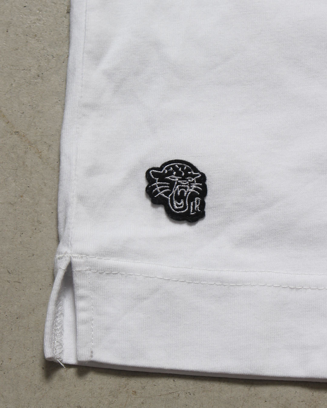 ワンポイントロゴTシャツ