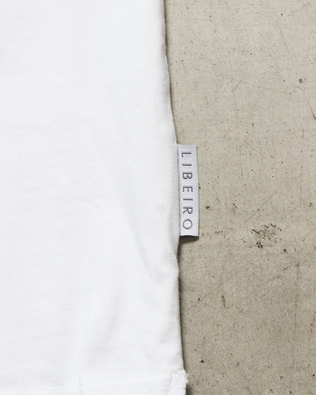 ワンポイントロゴTシャツ