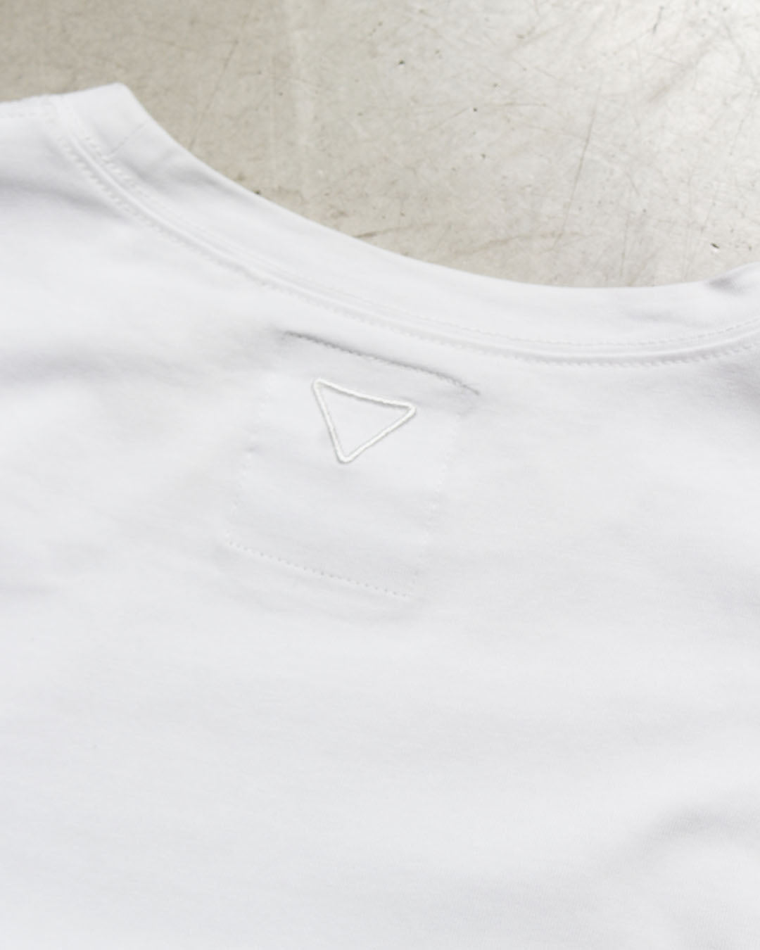 ワンポイントロゴTシャツ