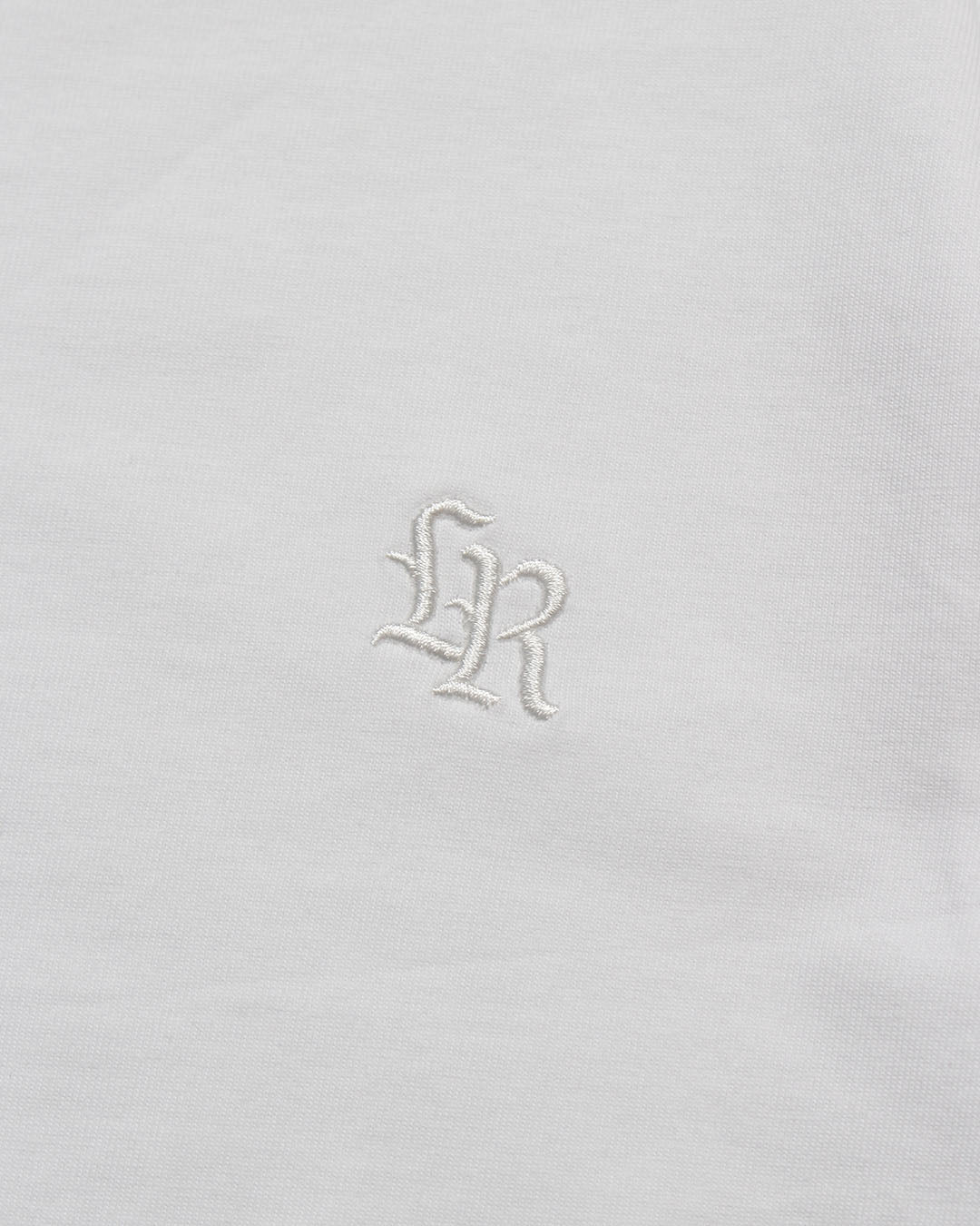 ワンポイントロゴTシャツ