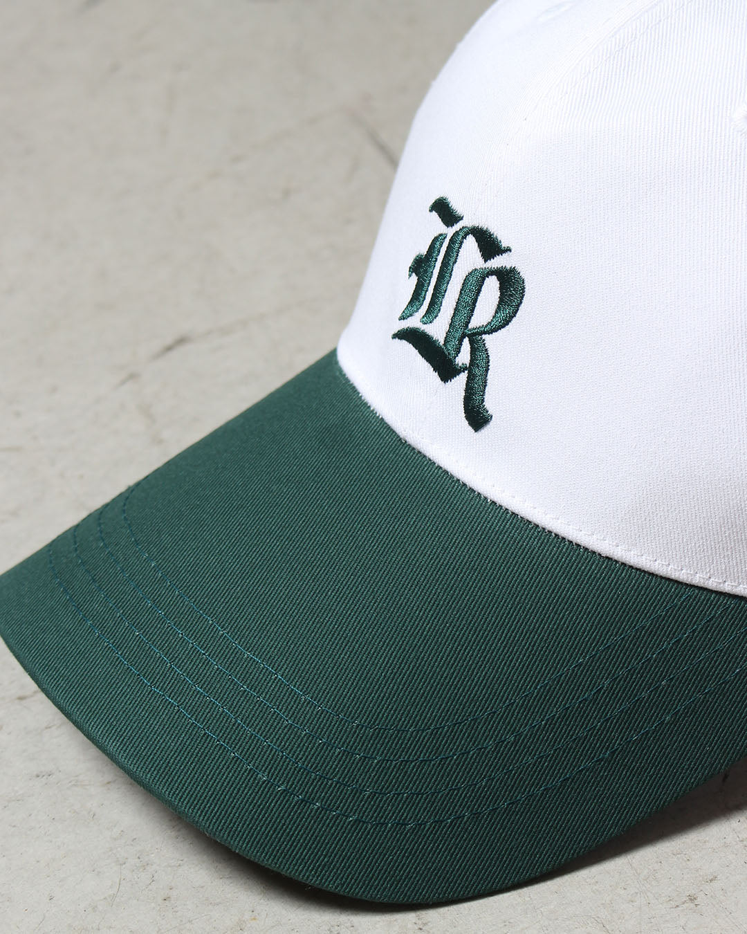 バイカラーロゴキャップ