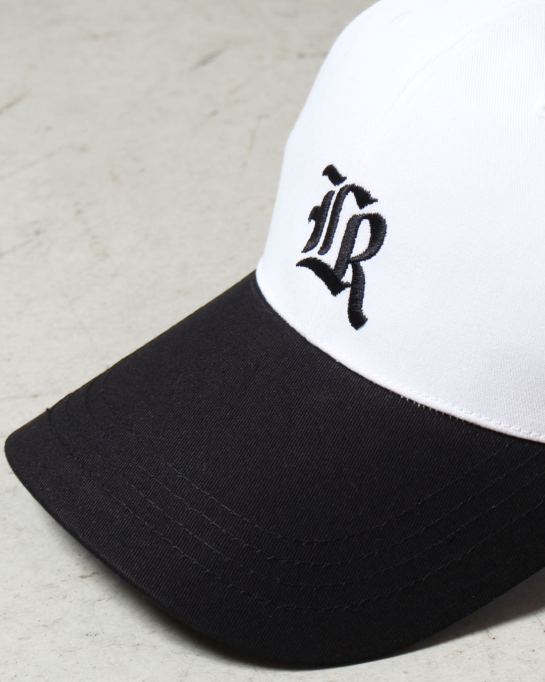 バイカラーロゴキャップ