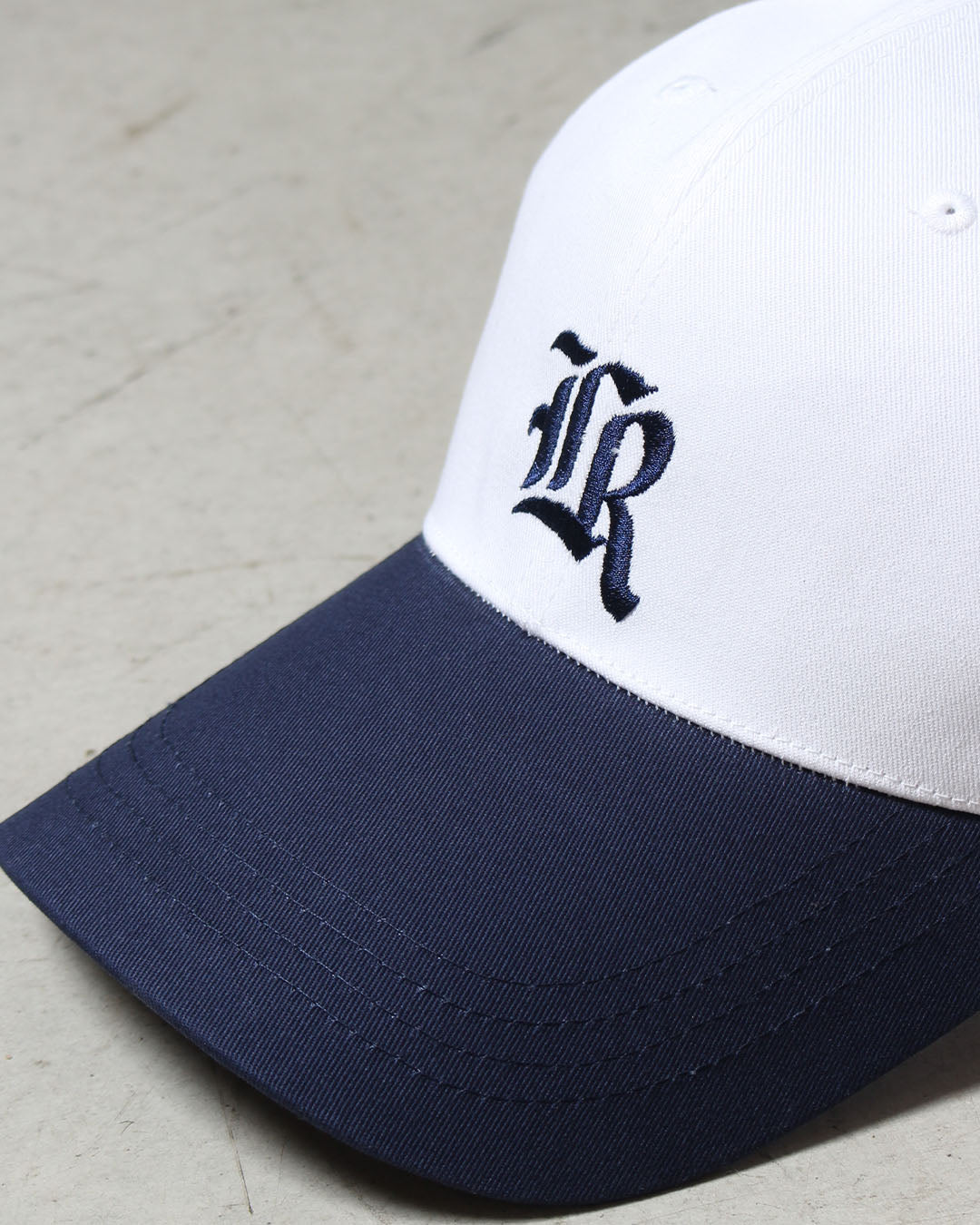 バイカラーロゴキャップ