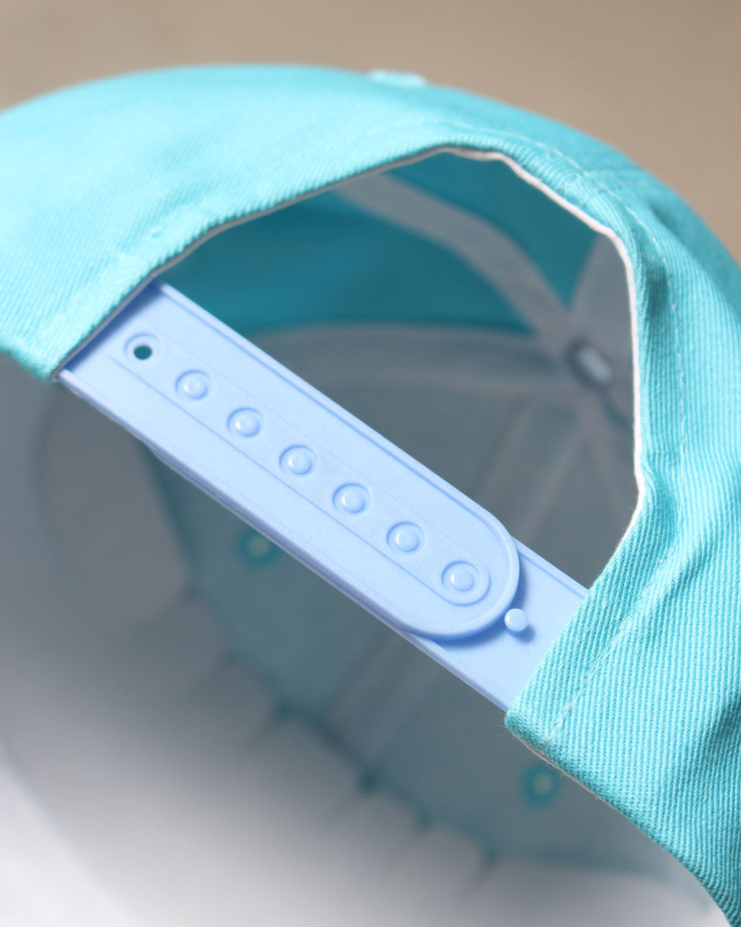 レタリングロゴキャップ