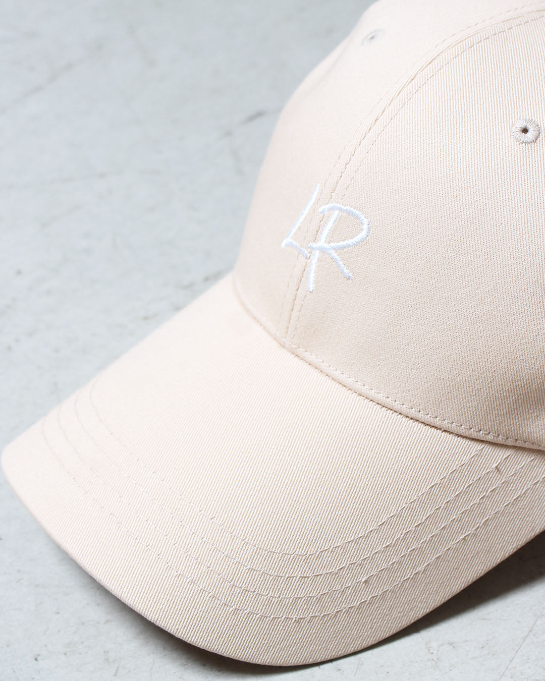 レタリングロゴキャップ