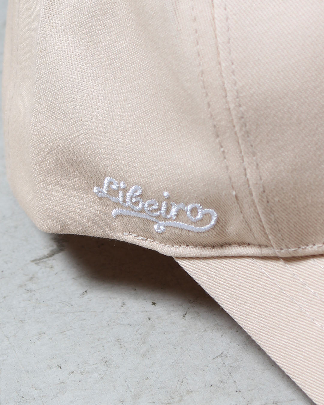 レタリングロゴキャップ