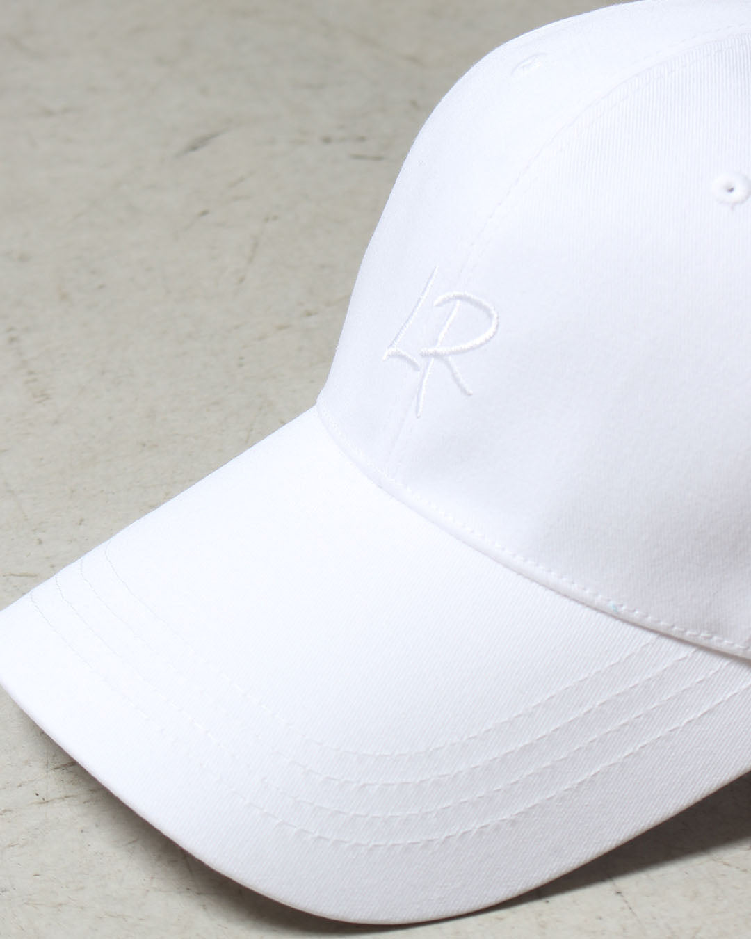 レタリングロゴキャップ