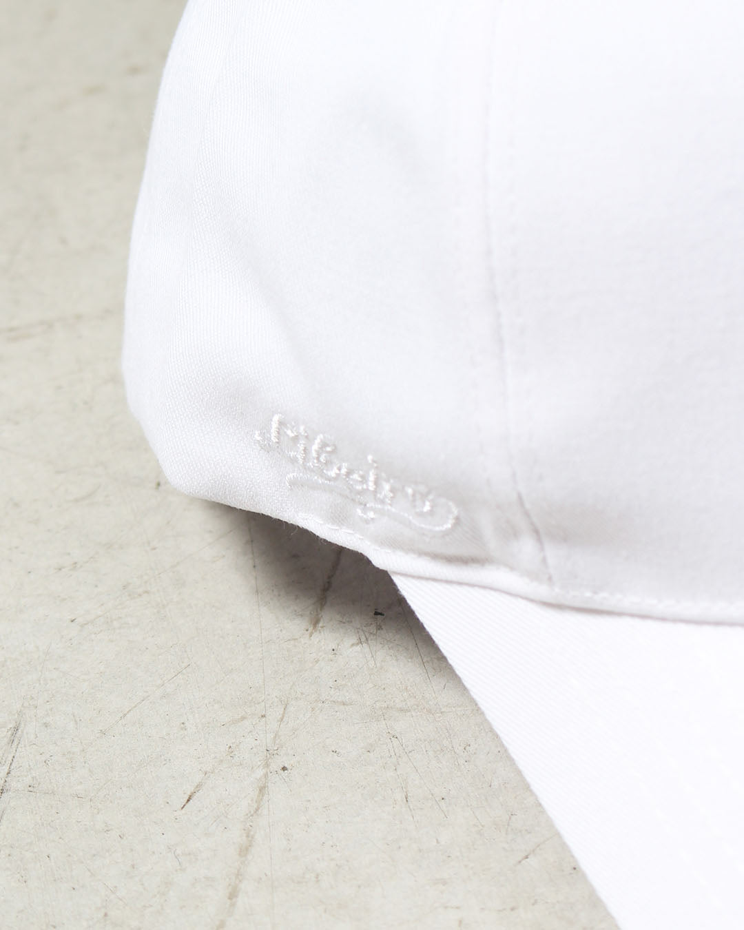 レタリングロゴキャップ