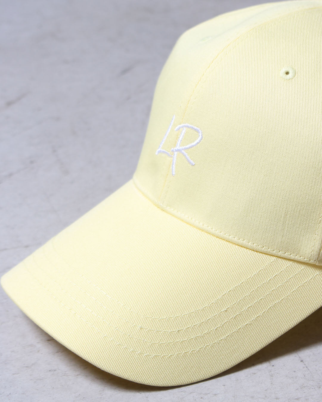 レタリングロゴキャップ