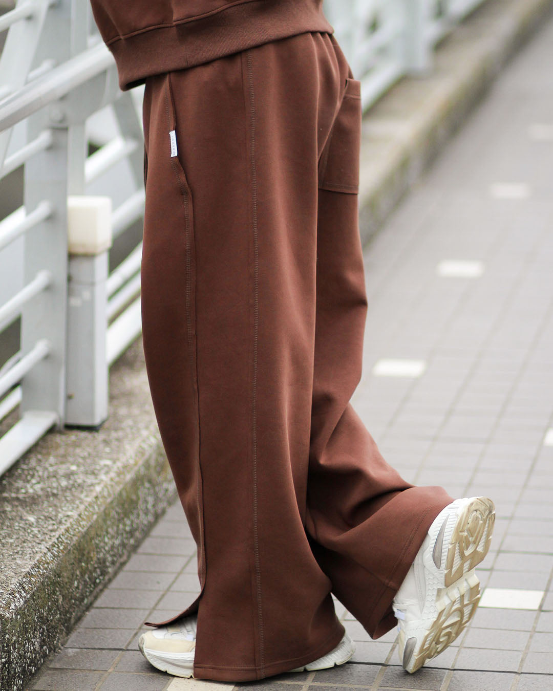 スリットリラックスパンツ