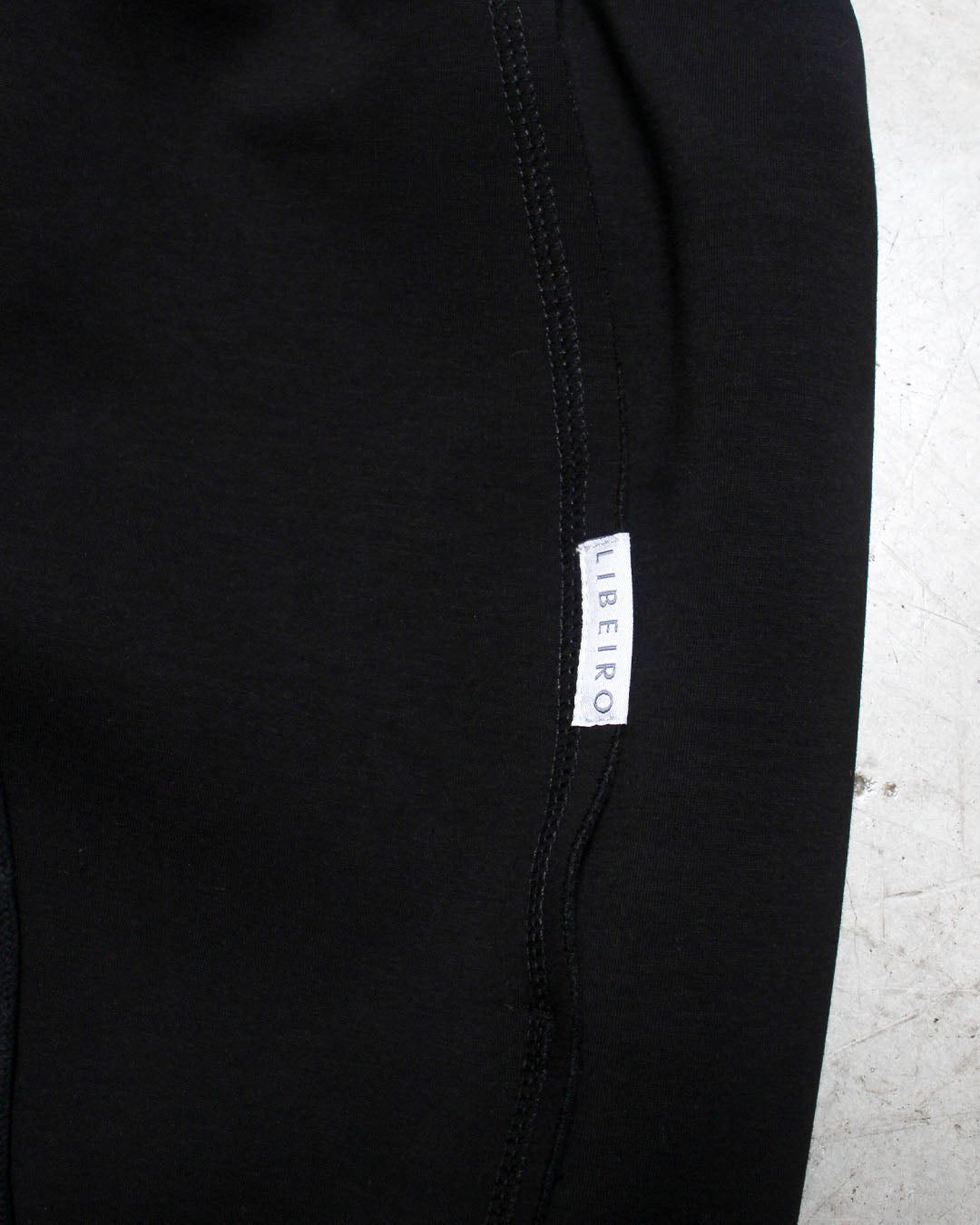 スリットリラックスパンツ