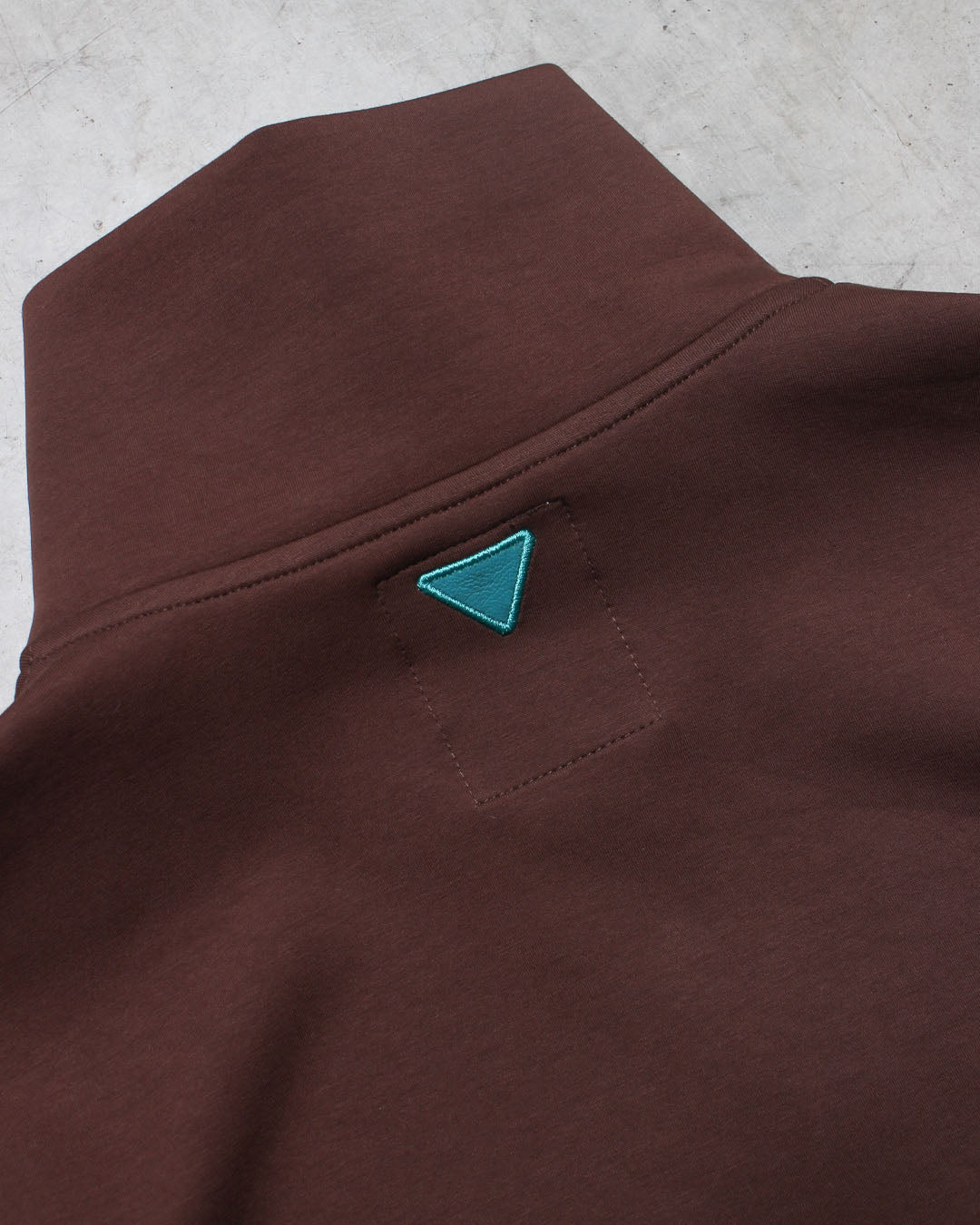 ハーフジップトップス