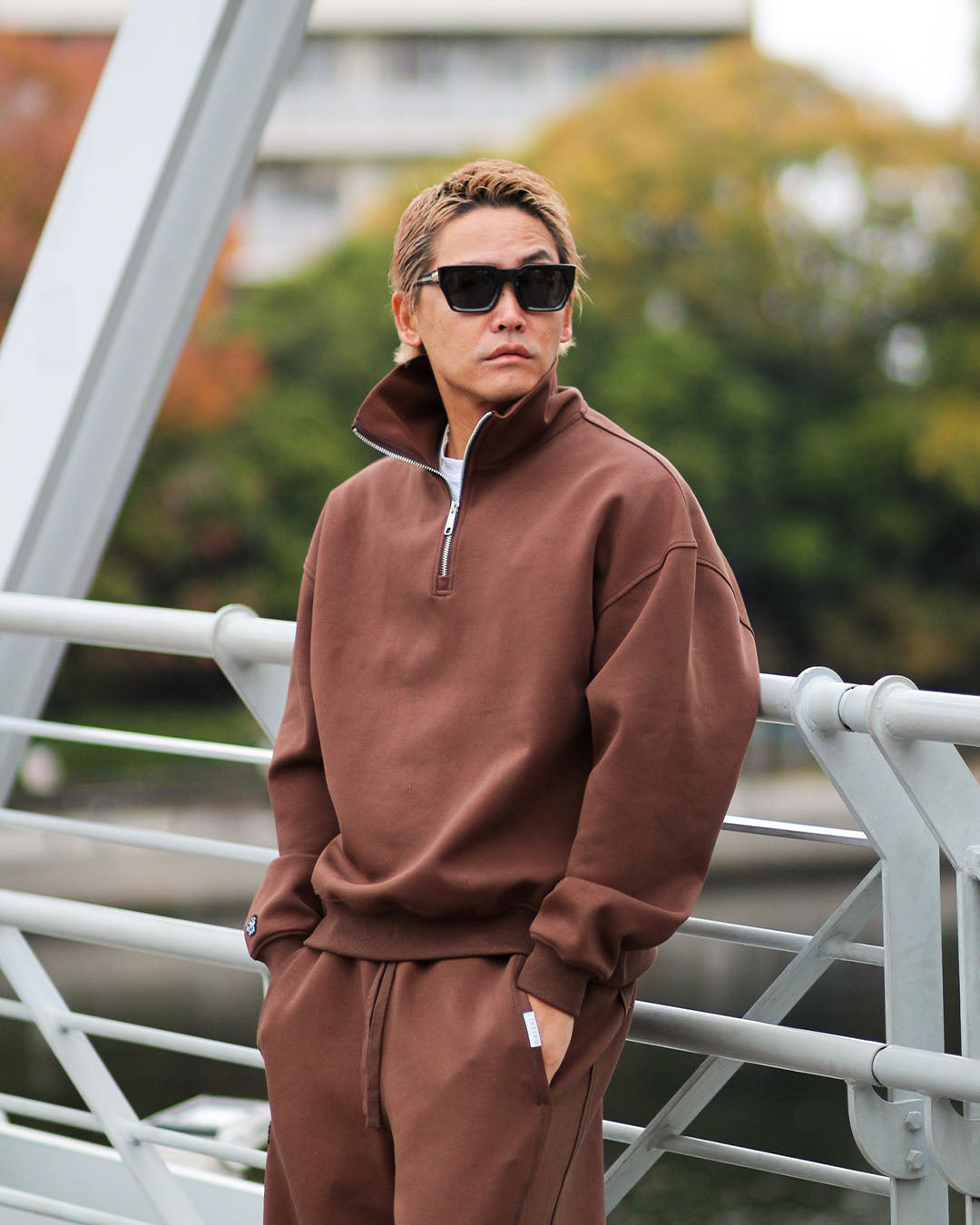 ハーフジップトップス