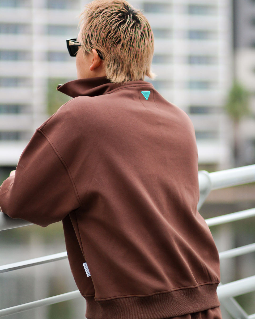 ハーフジップトップス