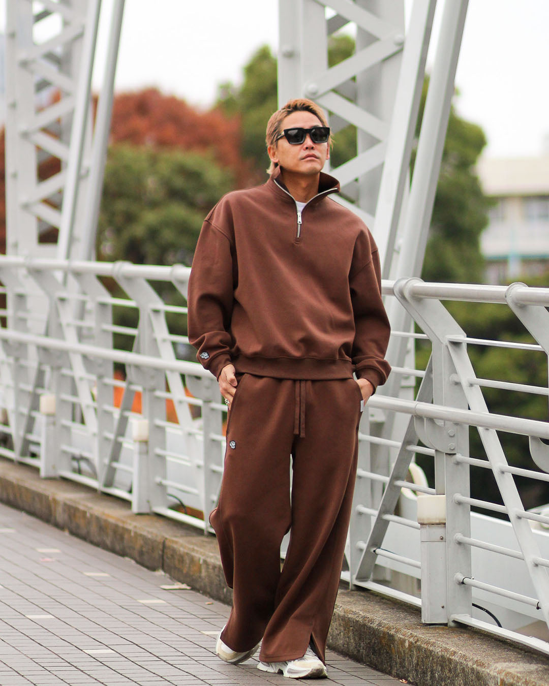 ハーフジップトップス