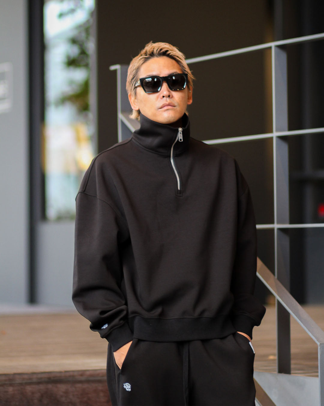 ハーフジップトップス