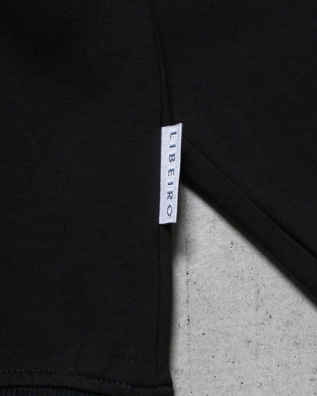 ハーフジップトップス