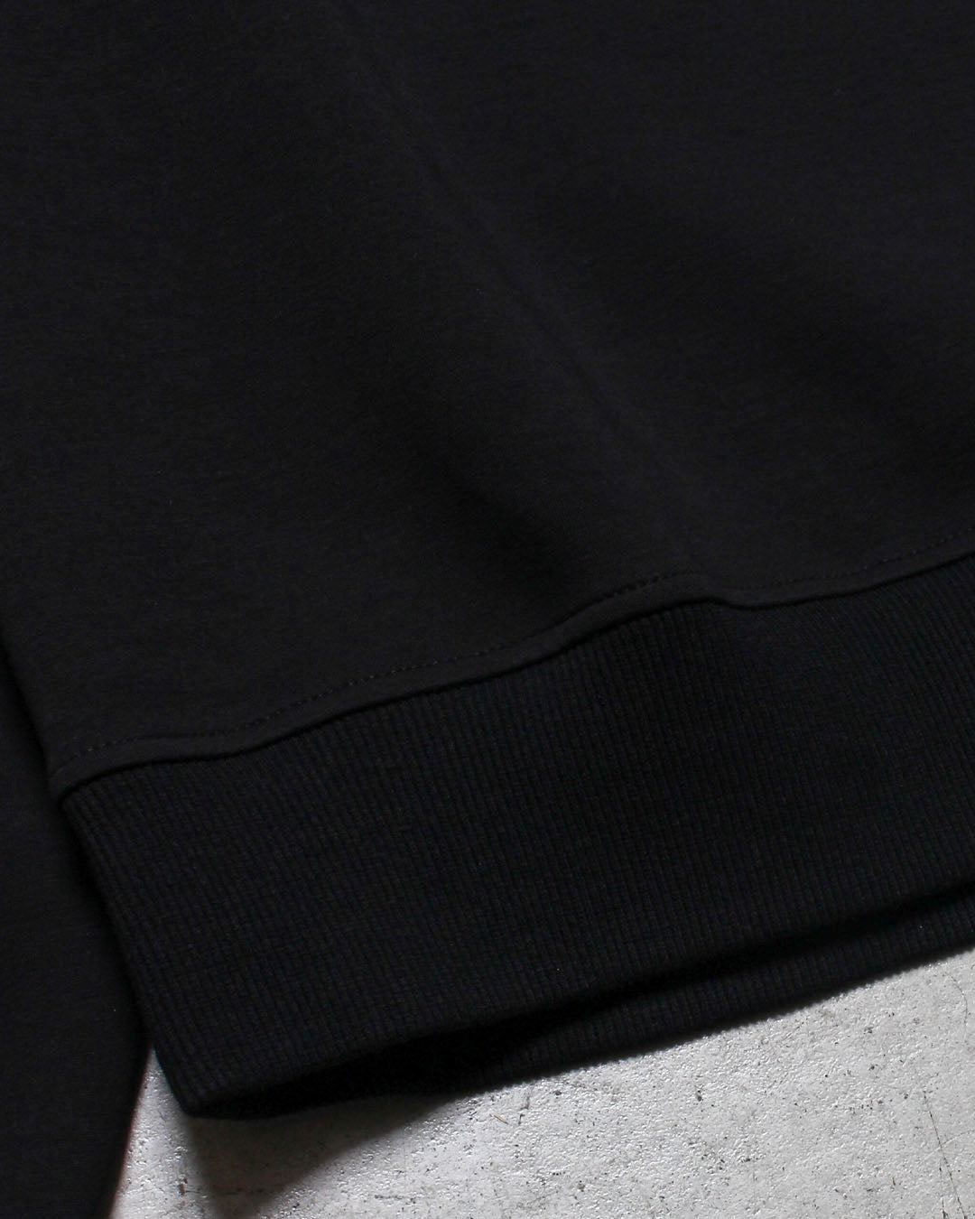 ハーフジップトップス